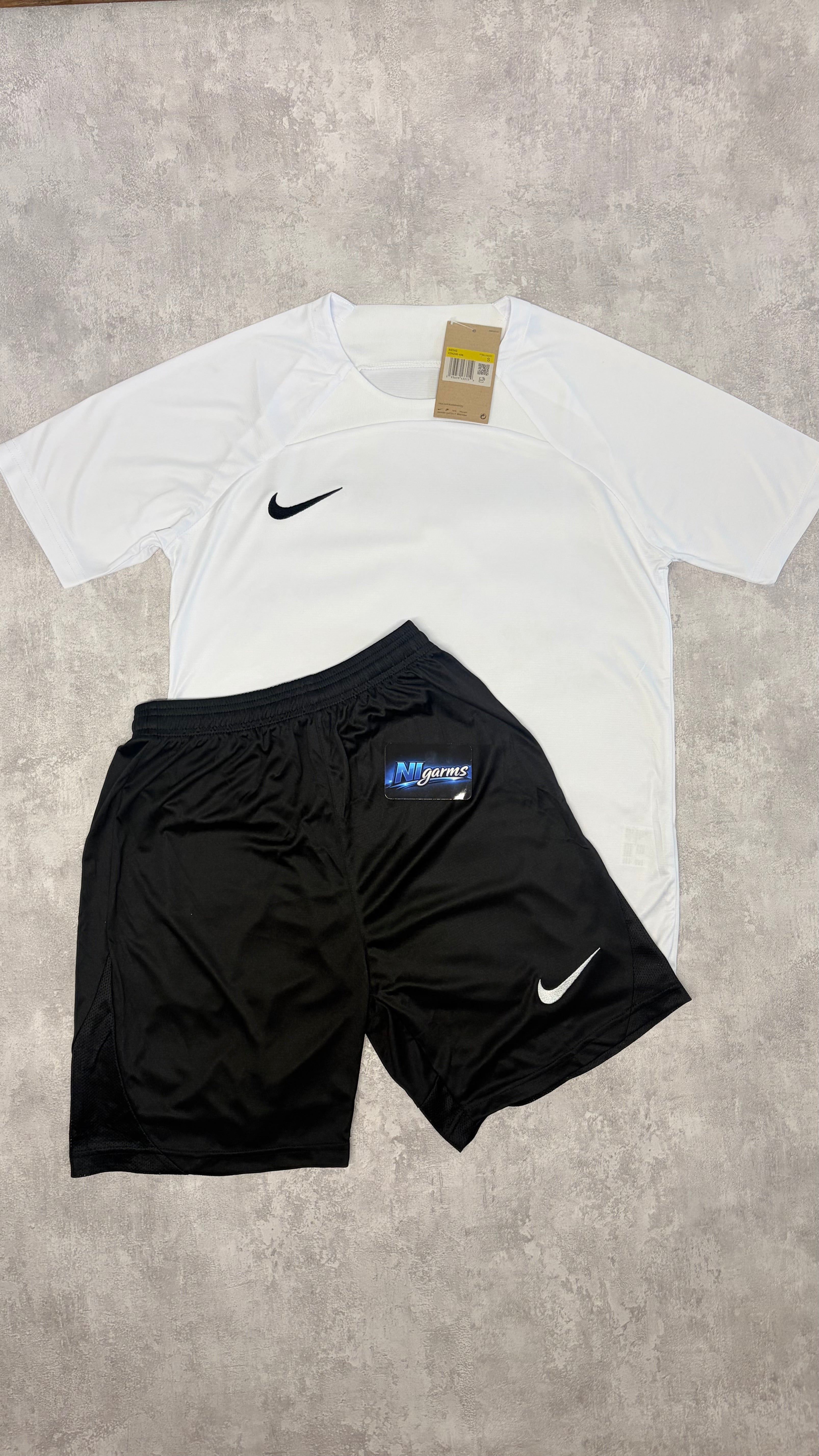 Nike sets (come with Nike tag)