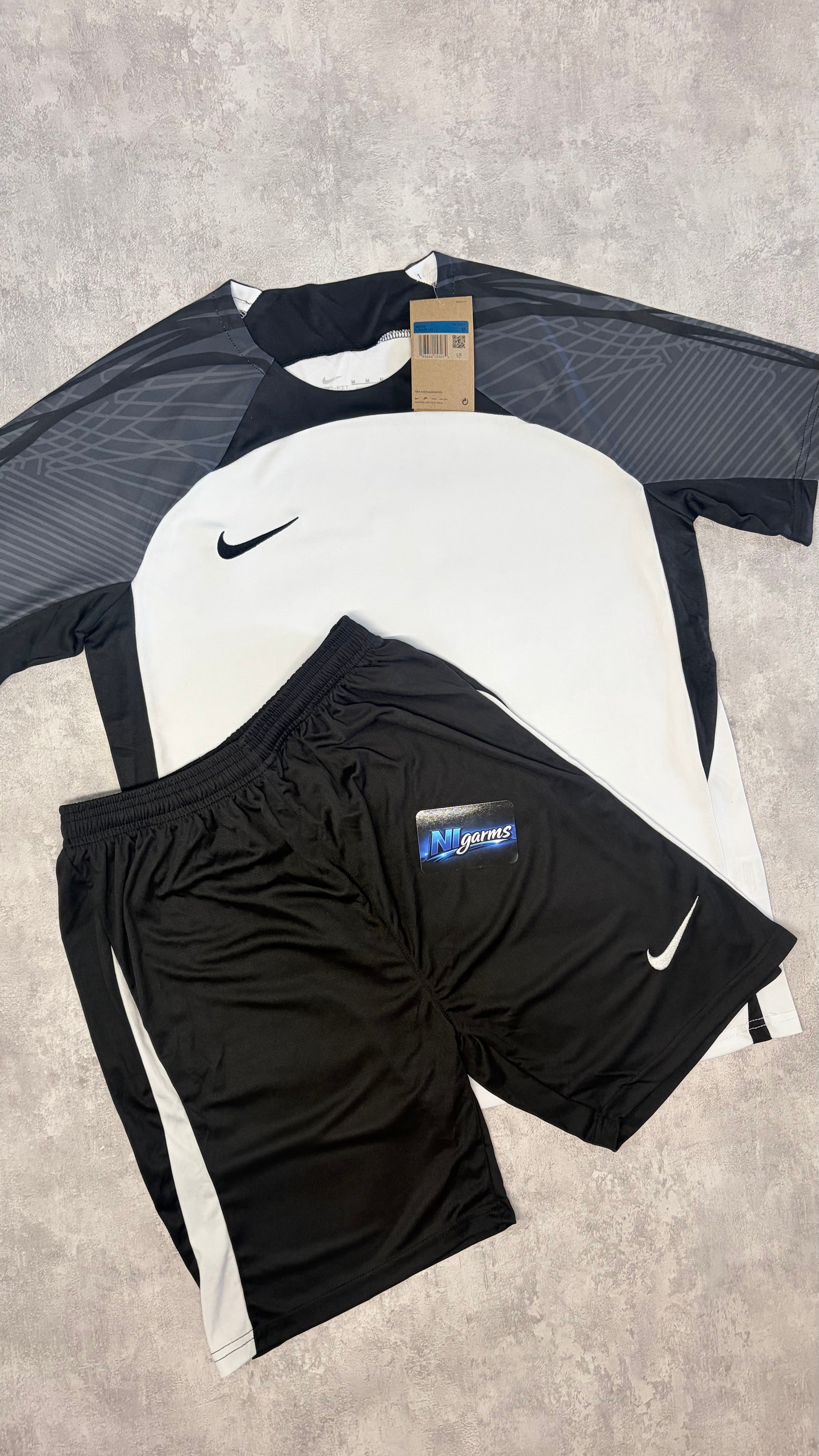 Nike sets (come with Nike tag)
