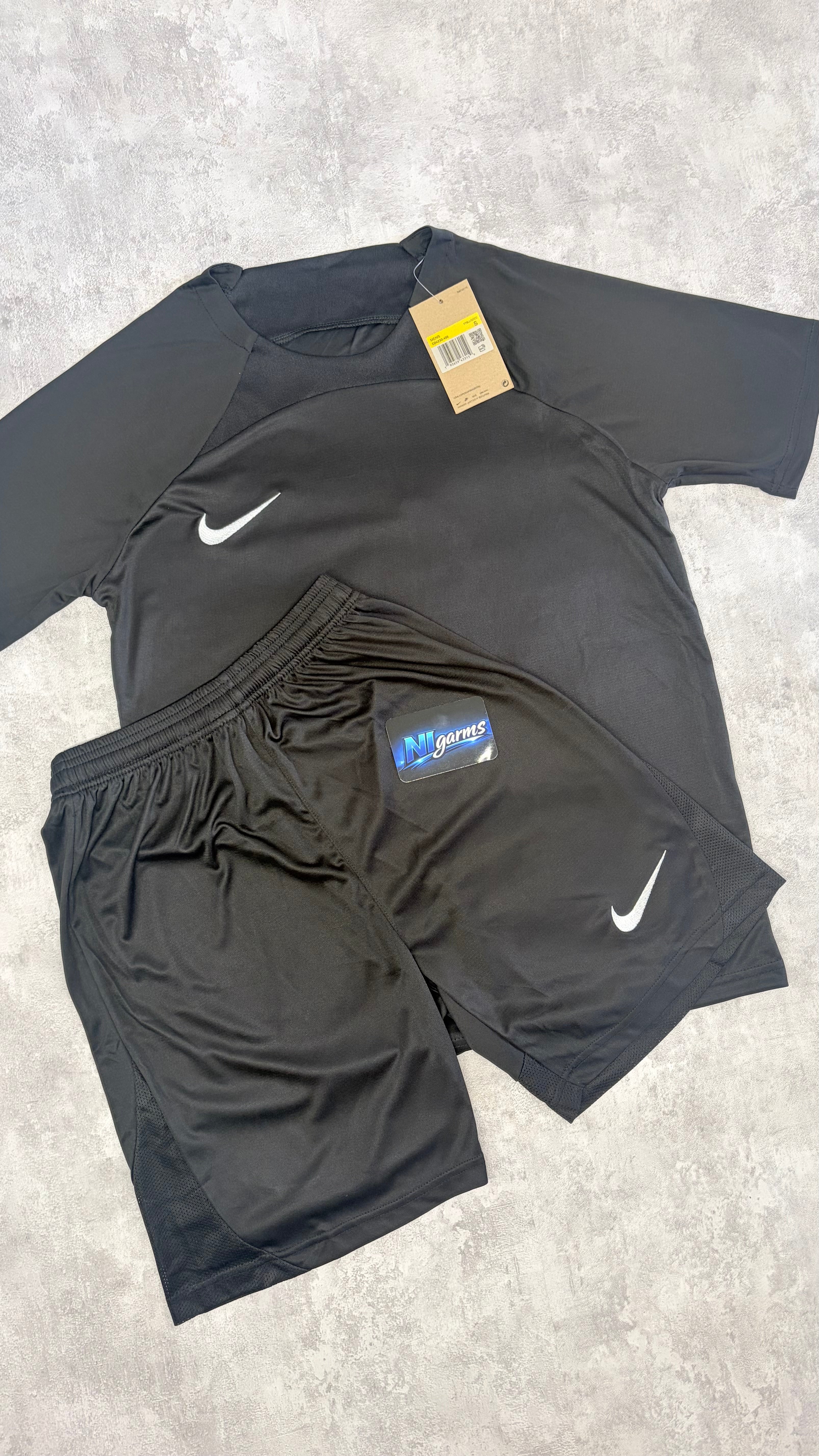 Nike sets (come with Nike tag)