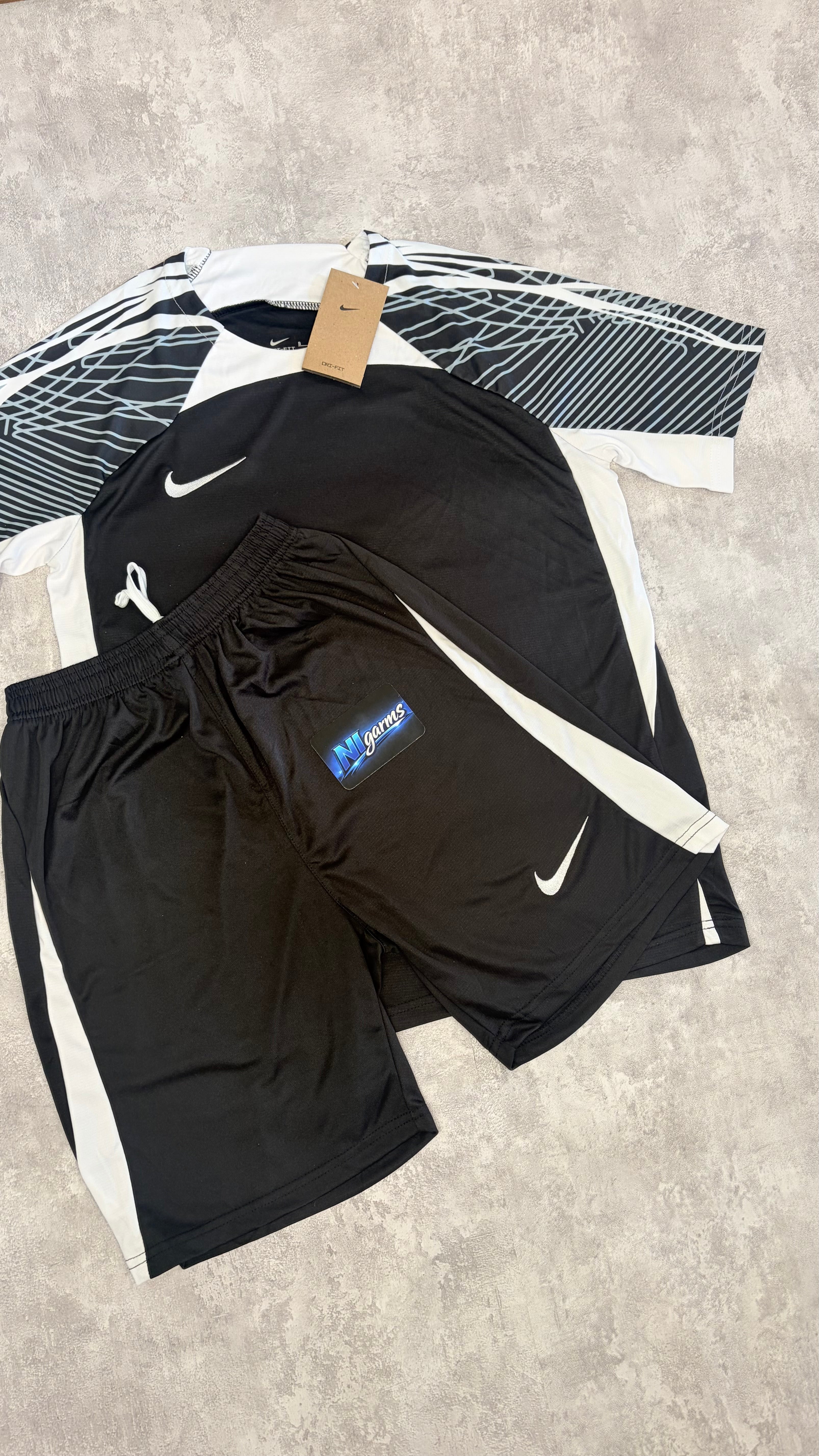 Nike sets (come with Nike tag)