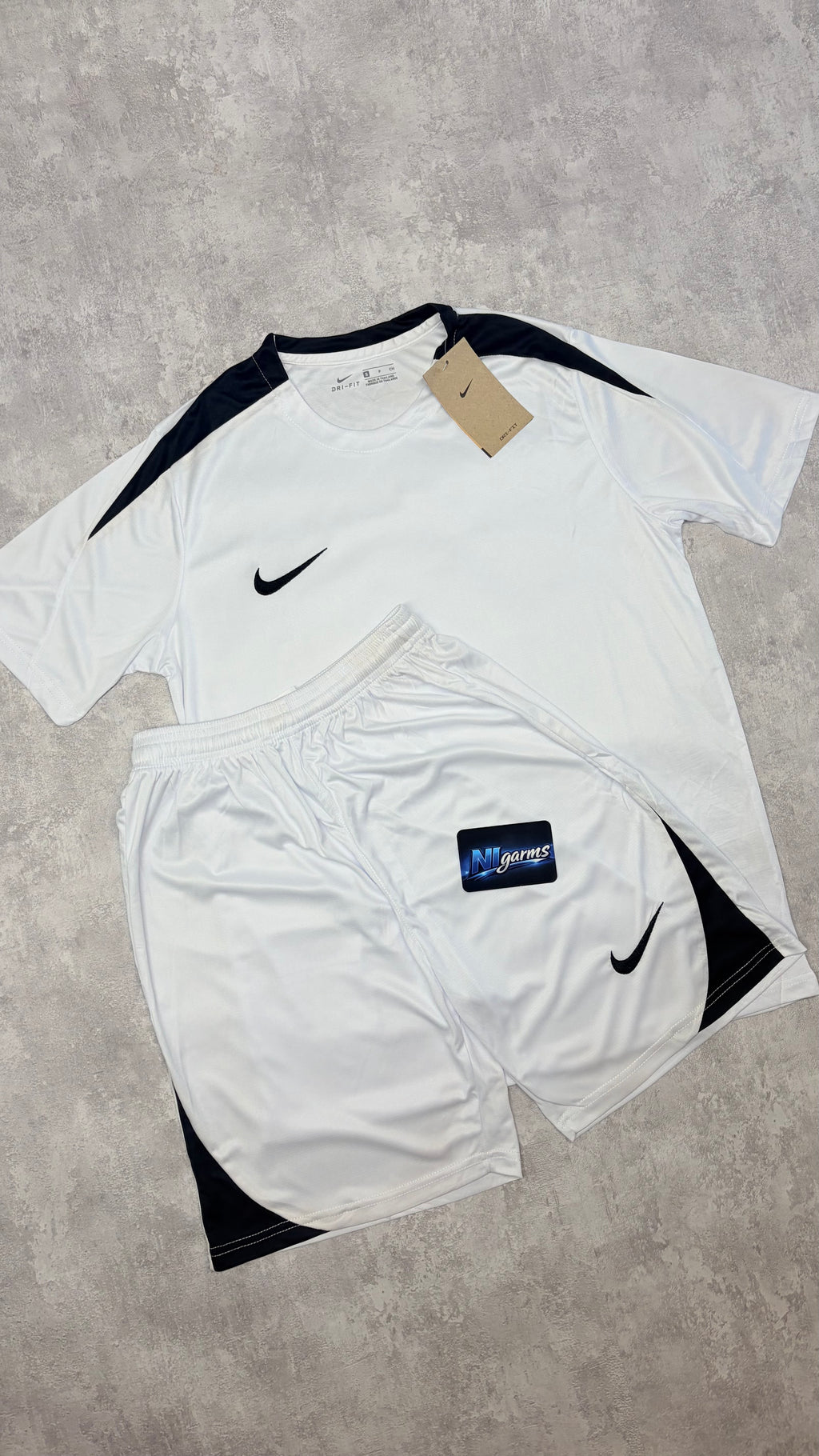Nike sets (come with Nike tag)
