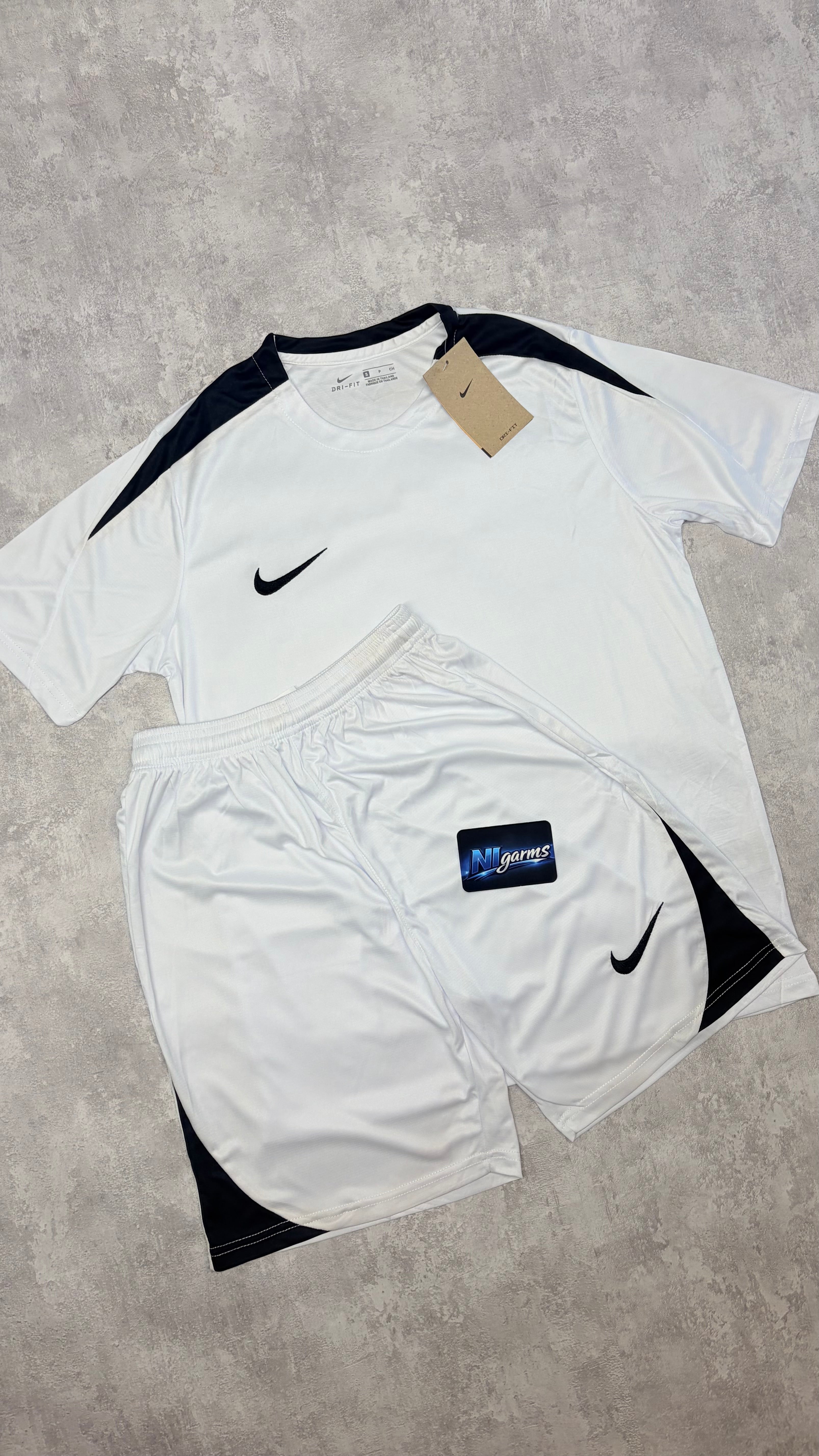 Nike sets (come with Nike tag)