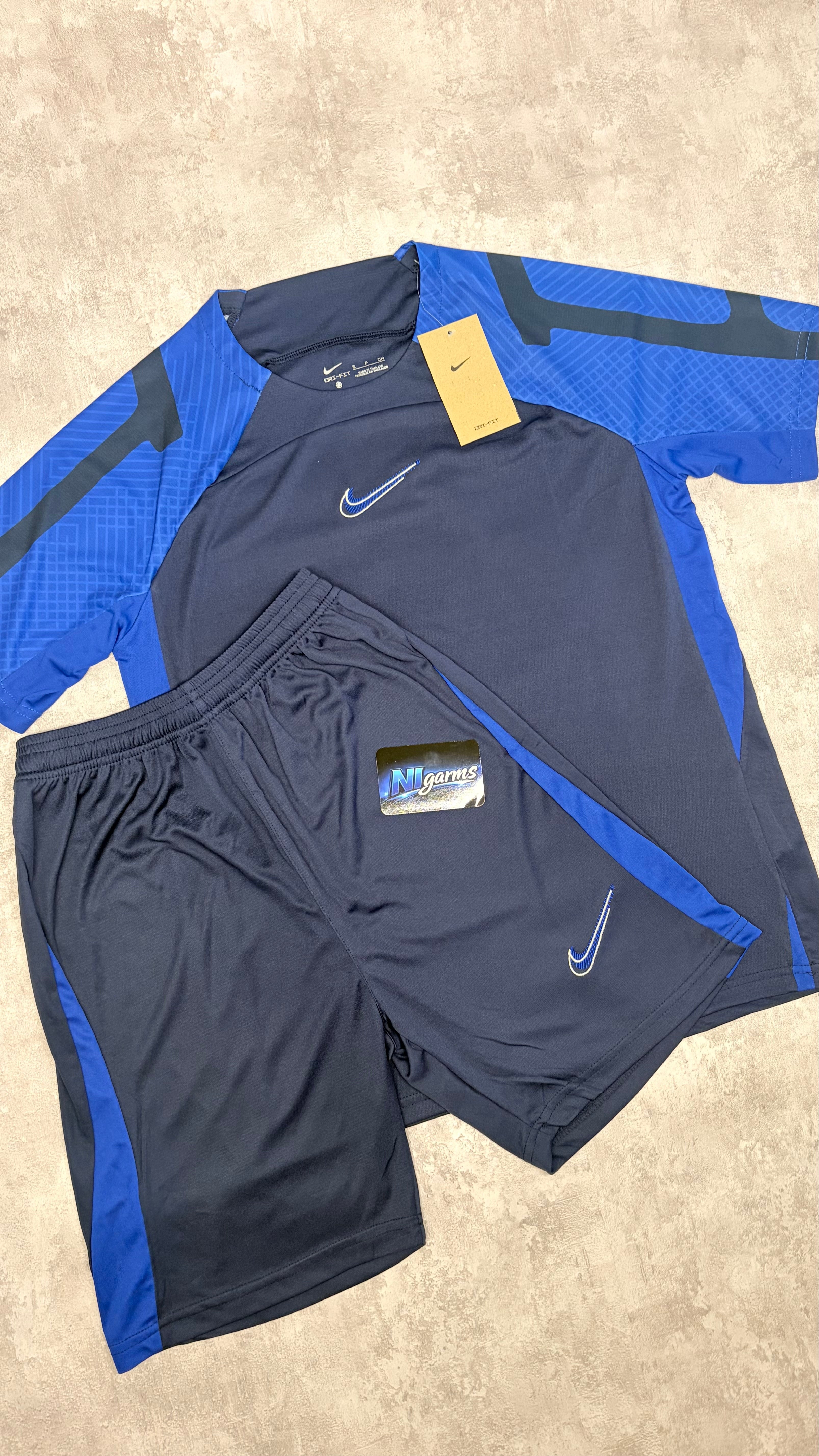 Nike sets (come with Nike tag)