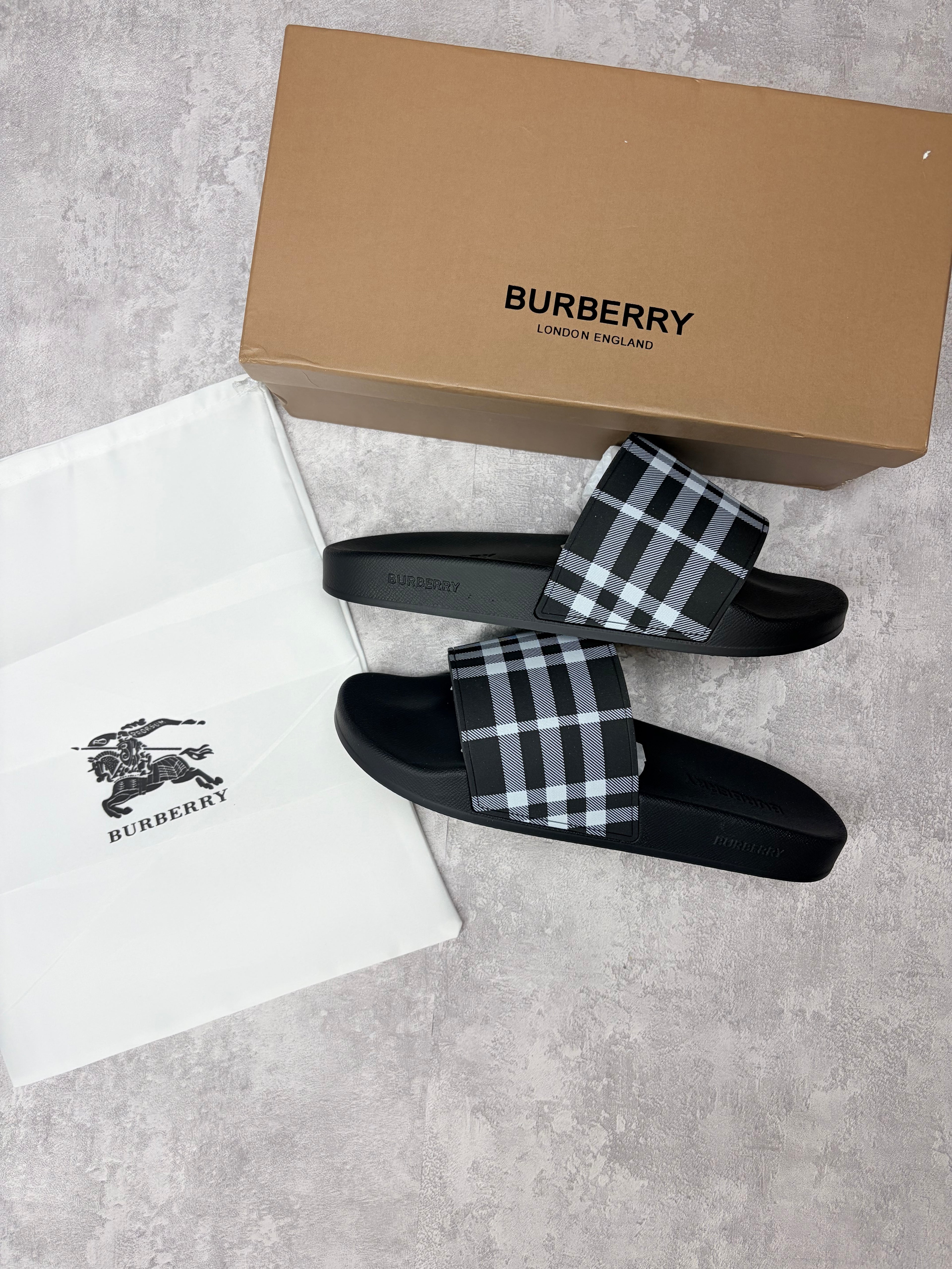 Burberry sliders size UK 9